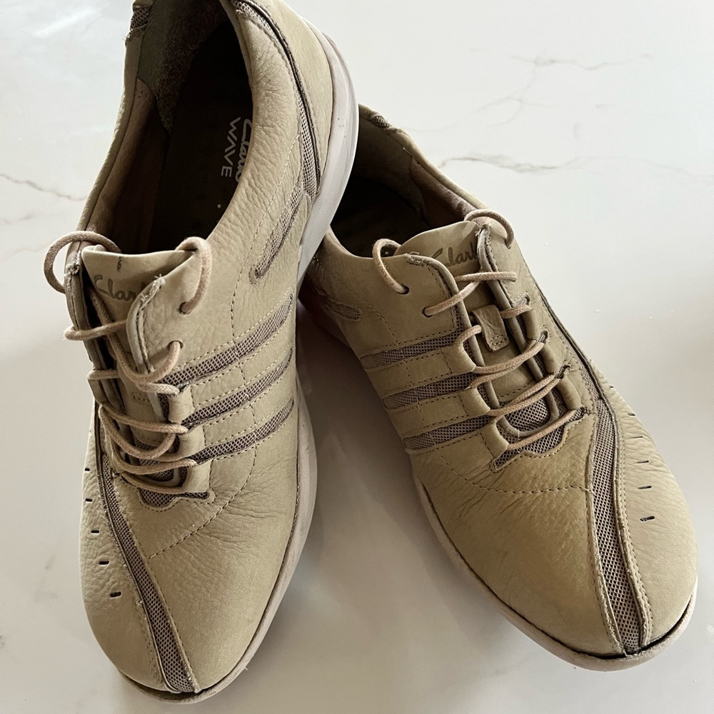 Clark’s Wave Walk Women’s Beige leather Casual Shoes